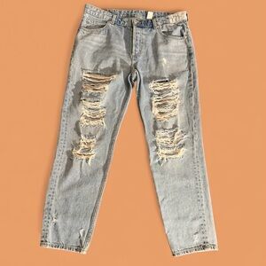 &DENIM RIPPED BOYFRIEND LOW WAIST LIGHT DENIM TRASHED JEANS 10